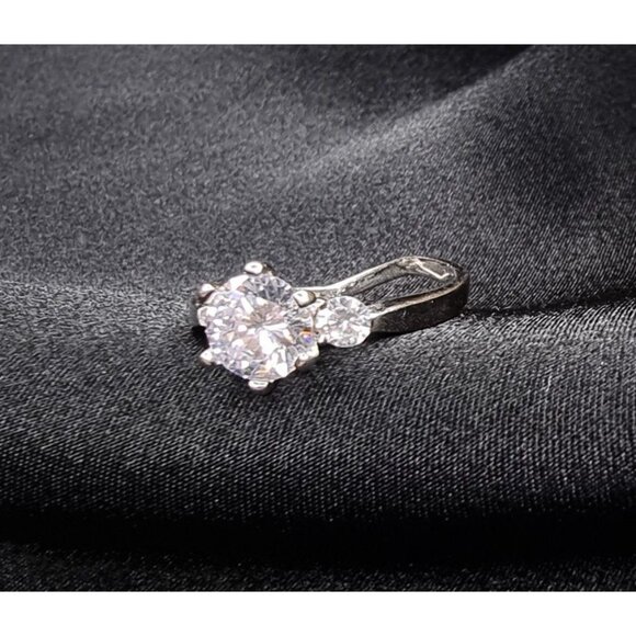 925 Sterling Silver Ring With Trio CZ Stones Size 7.25 - Picture 3 of 4